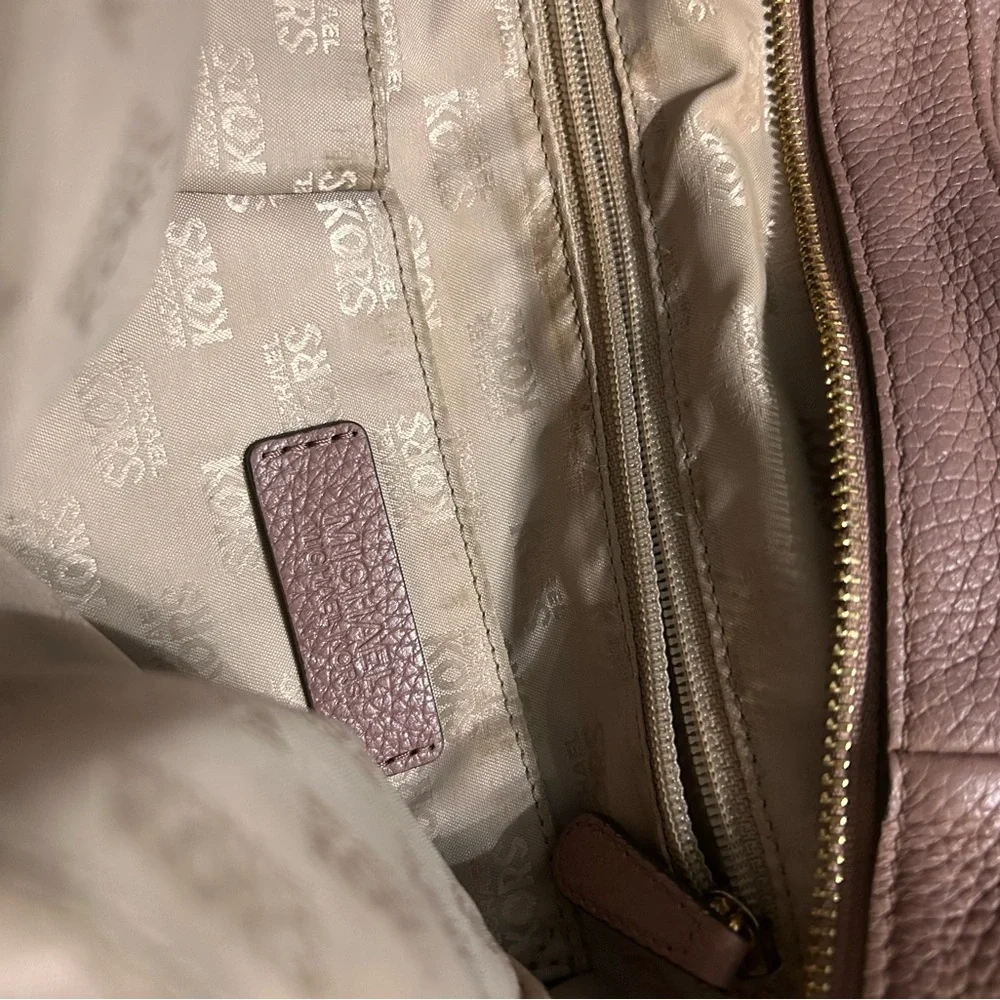 Michael Kors Brown mauve Hobo Bag with Pebbled Leather‎ and MK Charm